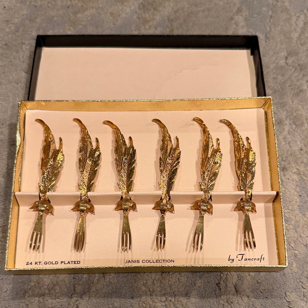 janis Collection set of 6
24K Gold Plated Decorative Fork Set‎ new open box